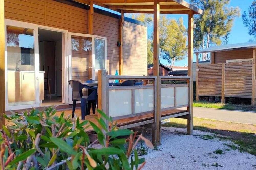 Zecamping 4 étoiles locatif Tv clim 22m2 in La Bergerie, Hyeres