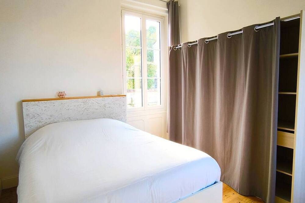 Entire apartment, Maison pour 6personnes située à Angoulême avec Jardin et parking privé <br>Entre 90€ et 150€ par nuit selon la saison in Angoulême, Charente