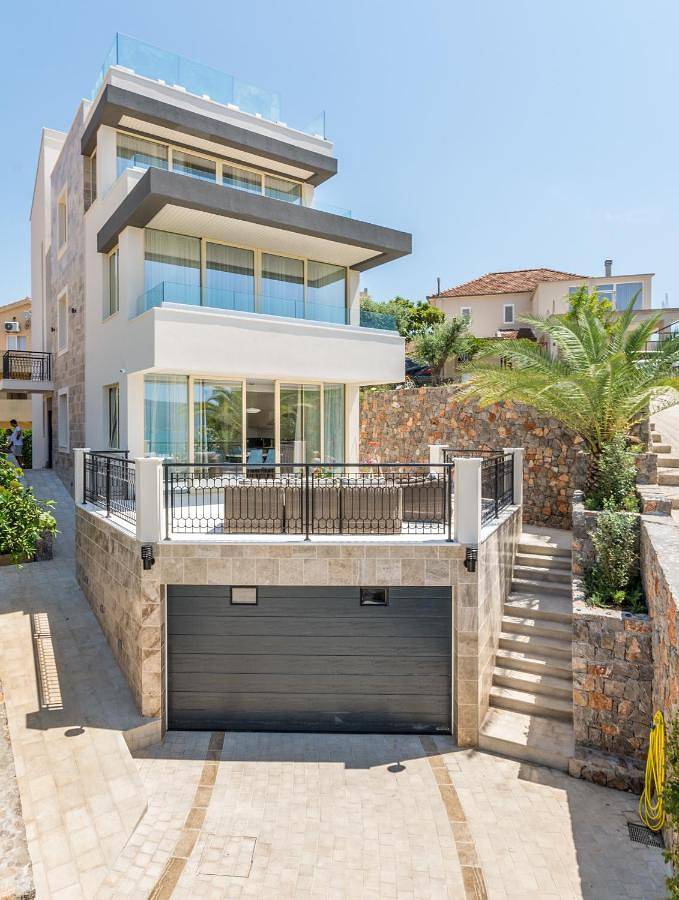 Apartament wakacyjny dla 4 osób, z widok i ogród w Tivat