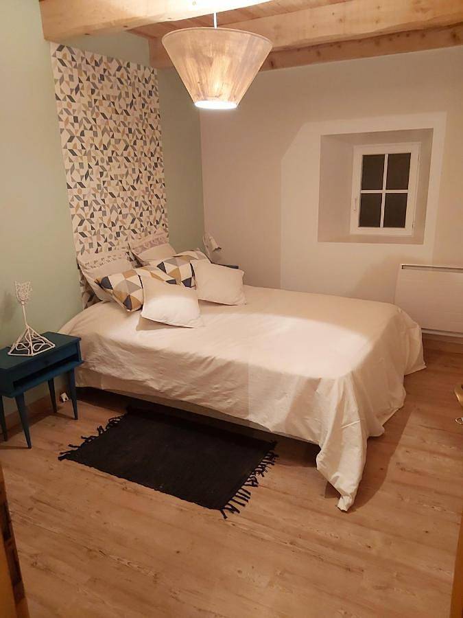Location de vacances pour 7 personnes, avec terrasse ainsi que jardin et sauna à Lanarce - 3