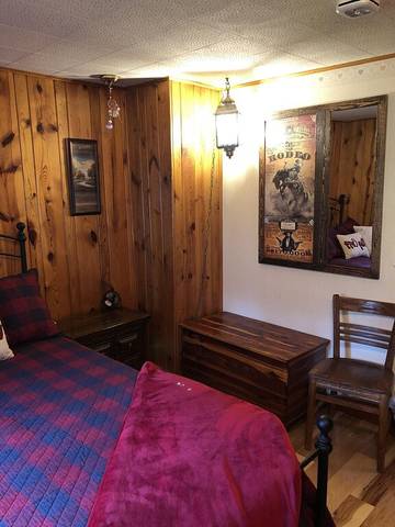 Log Cabin for 6 Guests in Black Hills, Lawrence County, Picture 2
