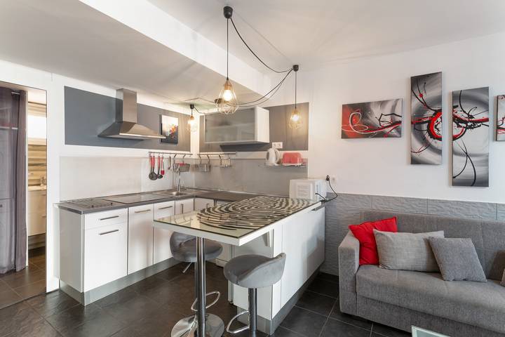 Entire studio, Studio 'Estudio Yumbo Playa Del Ingles' with Shared Pool, Wi-Fi, and Air Conditioning in Maspalomas, San Bartolomé de Tirajana