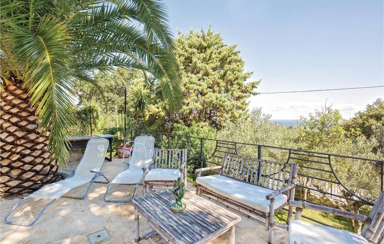 Appartamento di 240mq vicino alla spiaggia con AC, piscina e terrazza in Costa Ionica Calabria
