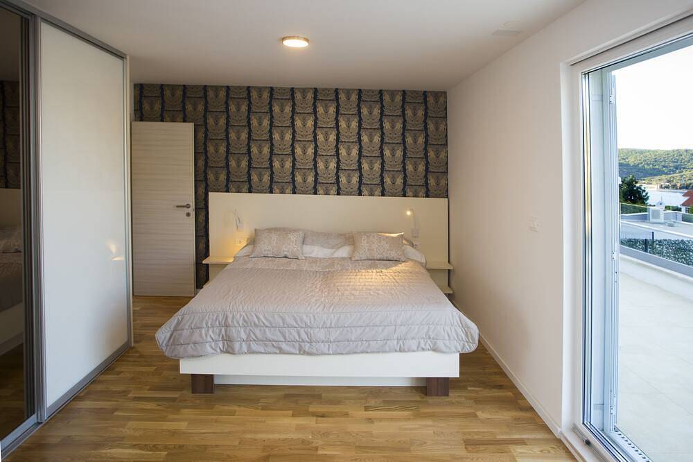 Villa Onix – Panoramic Sea View with Private Heated Pool in Vis Town, Vis (Dalmatia)