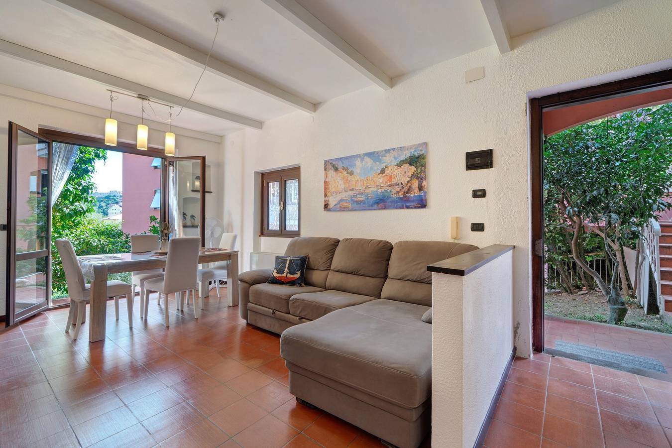 Appartamento intero, Appartamento 'Casa Sole e Mare' con piscina condivisa, giardino privato in Arenzano, Riviera di Ponente