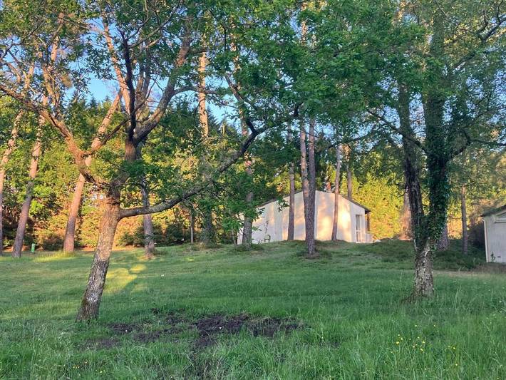 Location de vacances pour 3 personnes, avec Terrasse et Jardin ainsi que Piscine et Sauna à Montendre