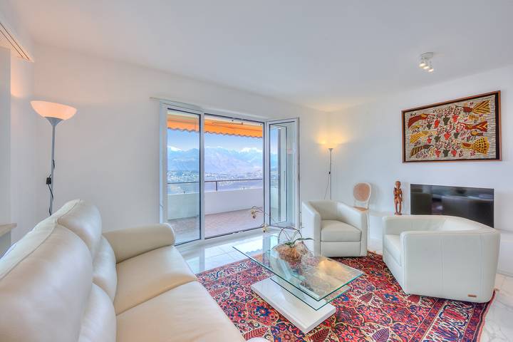 Vakantieappartement voor 4 personen, with uitzicht op het meer and terras as well as zwembad and sauna - 1