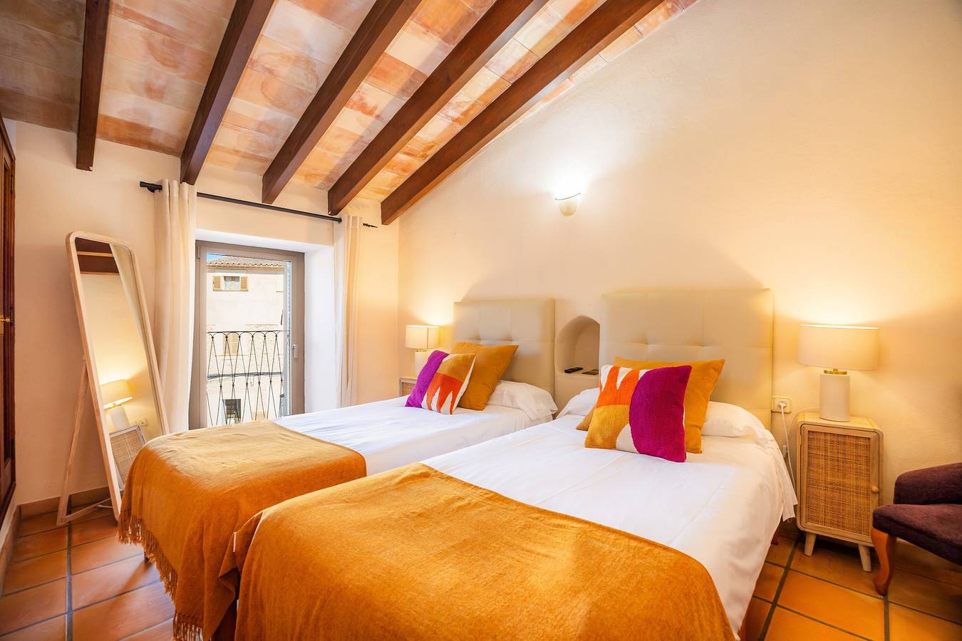 Habitación doble con baño exterior privado con Piscina Compartida, Wi-Fi y Aire Acondicionado in Sineu, Interior de Mallorca