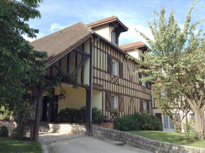 Hôtel pour 3 personnes, avec Terrasse ainsi que Jardin et Piscine