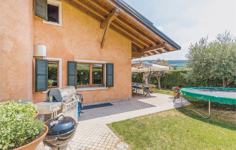 Appartamento con terrazza a bordo piscina vicino a Fumane in Fumane, Provincia di Verona
