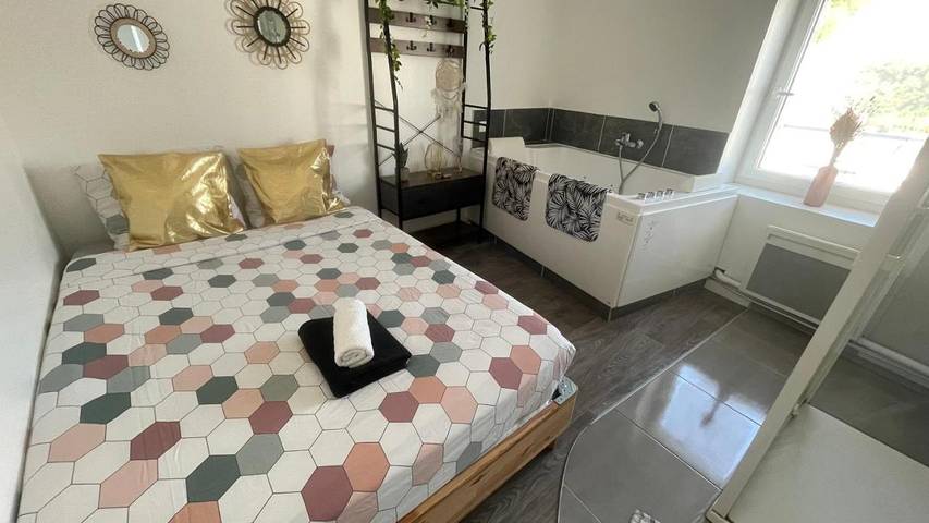 Appartement de vacances pour 2 personnes, avec Jacuzzi et Sauna à Orvault