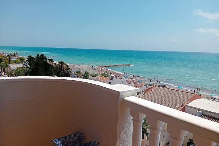 Apartamento entero, Vistas panorámicas desde su terraza. Ideal para desconectar con pareja o familia in Moncófar, Costa del Azahar