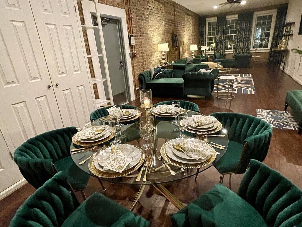 Ganze Wohnung, The Gatsby - a 1920s Speakeasy abode in the heart of Downtown Tuscaloosa! in Tuscaloosa, Tuscaloosa County