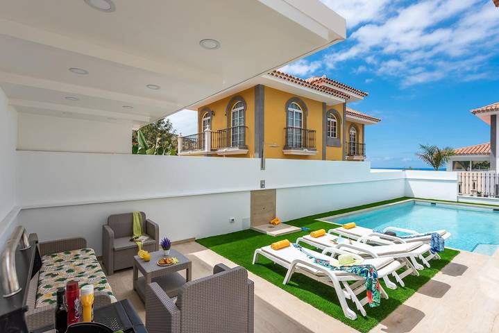 Villa de vacaciones 'Costa Adeje' con vistas al mar, terraza privada y Wi-Fi in Adeje, Tenerife Sur