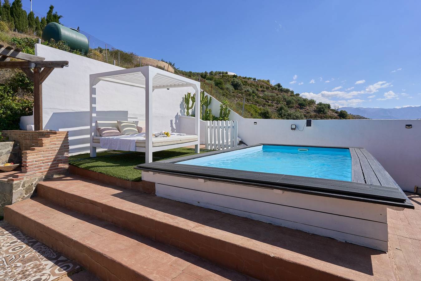 Villa Javier met zeezicht, privézwembad en Balinees bed in Torrox Pueblo, Torrox