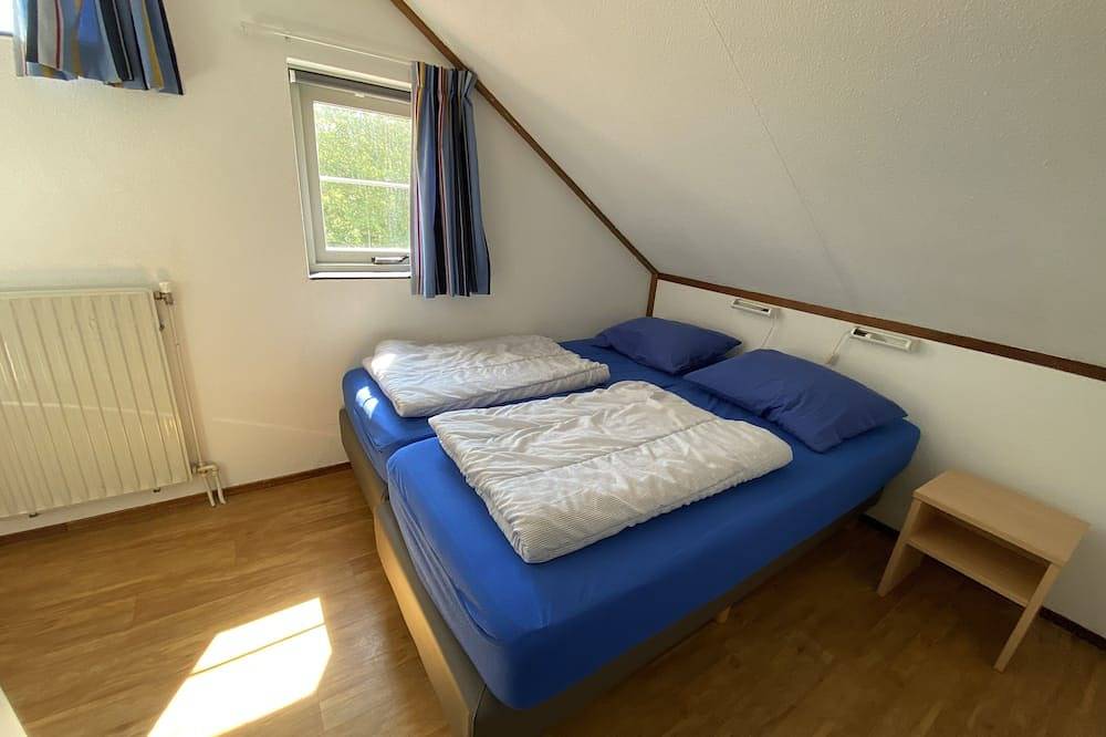 Family bungalow with sauna on the Grevelingenmeer, quiet location, dogs allowed, Wlan in Brouwershaven, Zeeuwse Kust