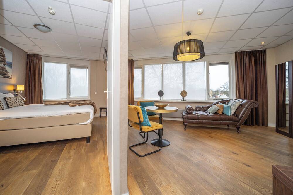 Scenic Escape with Complimentary Breakfast, Parking and Local Trails in Middelburg, Walcheren