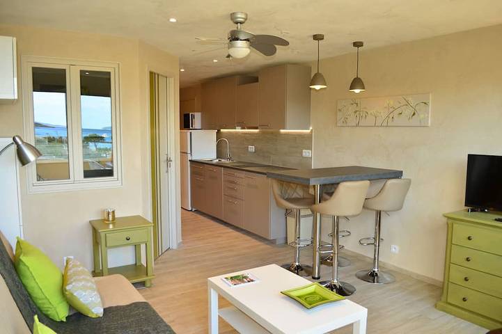 Gîte pour 4 personnes, avec balcon dans Plage La Favière