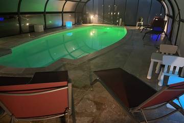 Gîte pour 4 personnes, avec sauna et jacuzzi ainsi que jardin et piscine à Moëlan-sur-Mer