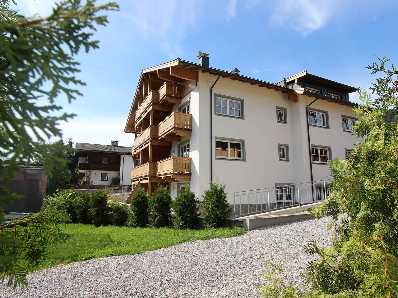 Geheel appartement, Mooi appartement met terras in Brixen im Thale, Kitzbüheler Alpen