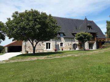Location de vacances pour 6 personnes, avec jardin et vue, adapté aux familles à Saint-Mamet-la-Salvetat