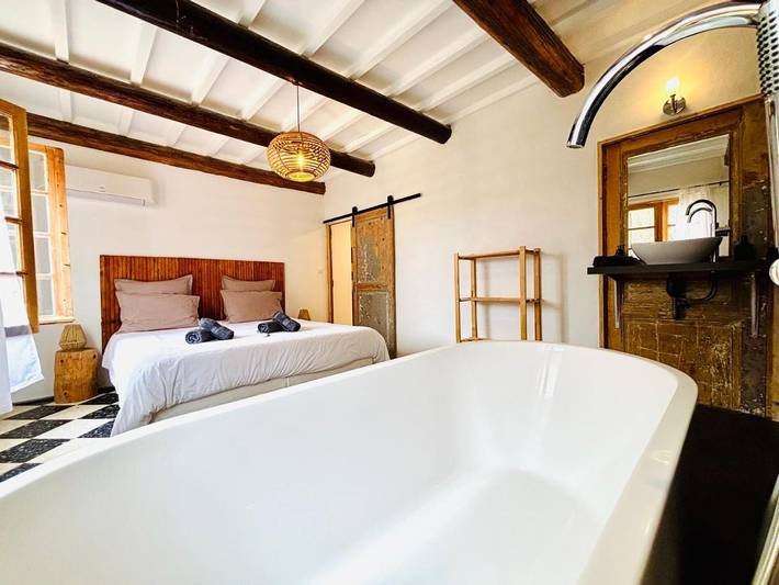 Location de vacances pour 4 personnes, avec vue ainsi que jardin et piscine, animaux acceptés à Quarante - 3