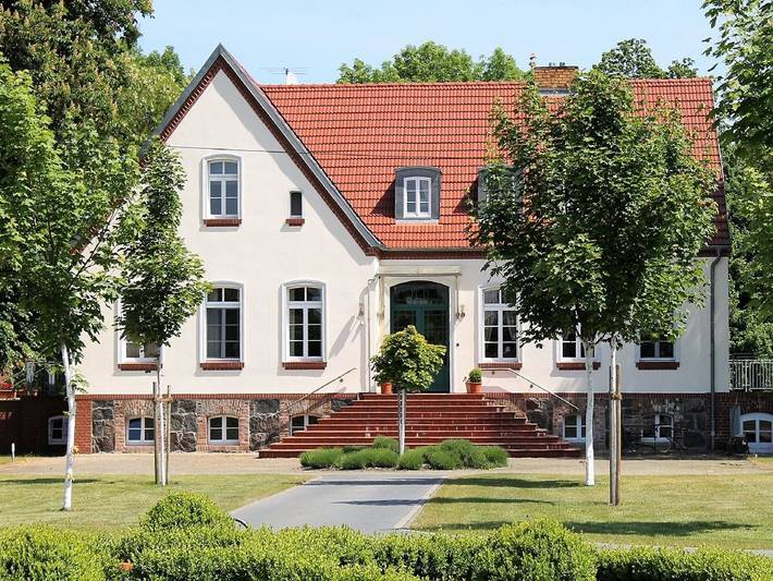 Ferienwohnung für 3 Personen, mit Balkon/Terrasse und Terrasse sowie Garten und Pool in Viereck