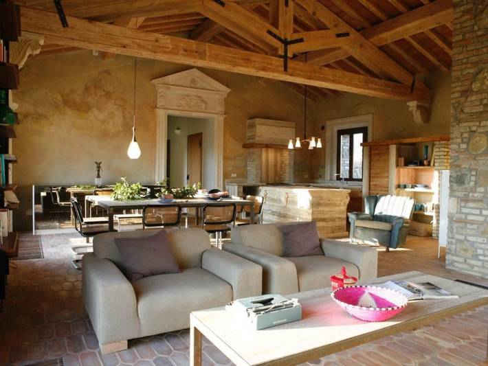 Appartamento vacanze per 7 persone, con panorama e terrazza nonché piscina e giardino a Volterra