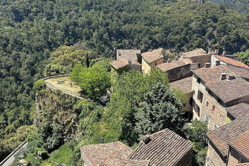 La Vue Perchée - bed & breakfast in medieval Châteaudouble in Châteaudouble, Région de Draguignan