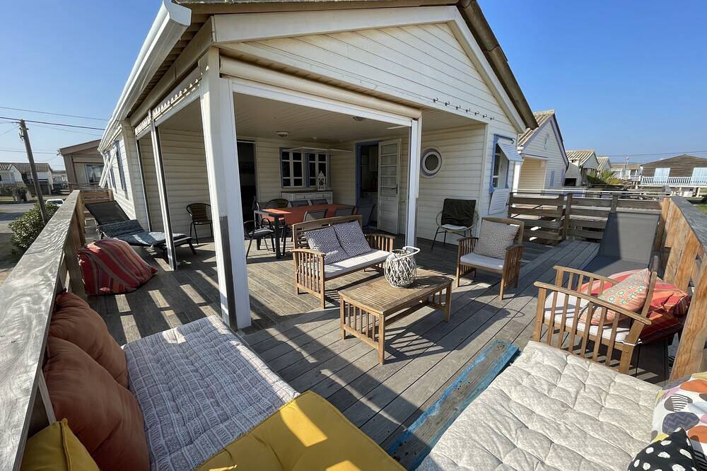 Grand chalet authentique, proche mer, 10 personnes in Plage des Chalets, Gruissan