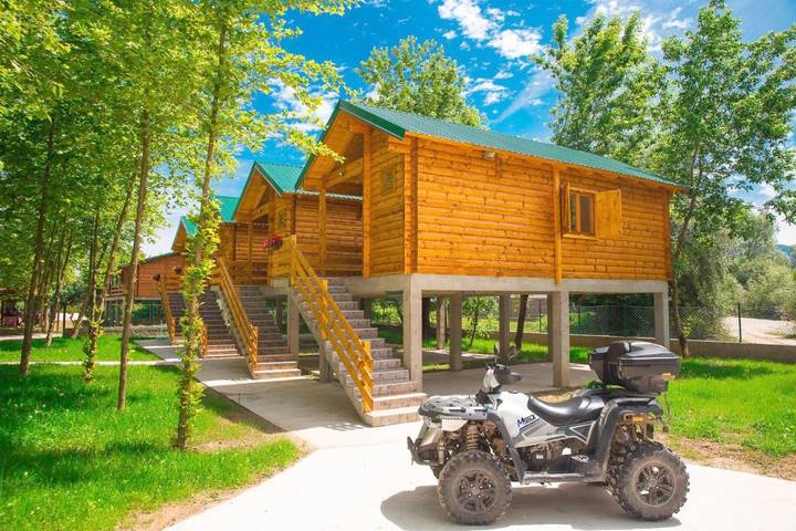Villaggio vacanza per 6 persone, con Balcone e Terrazza nonché Giardino e Piscina in Montenegro