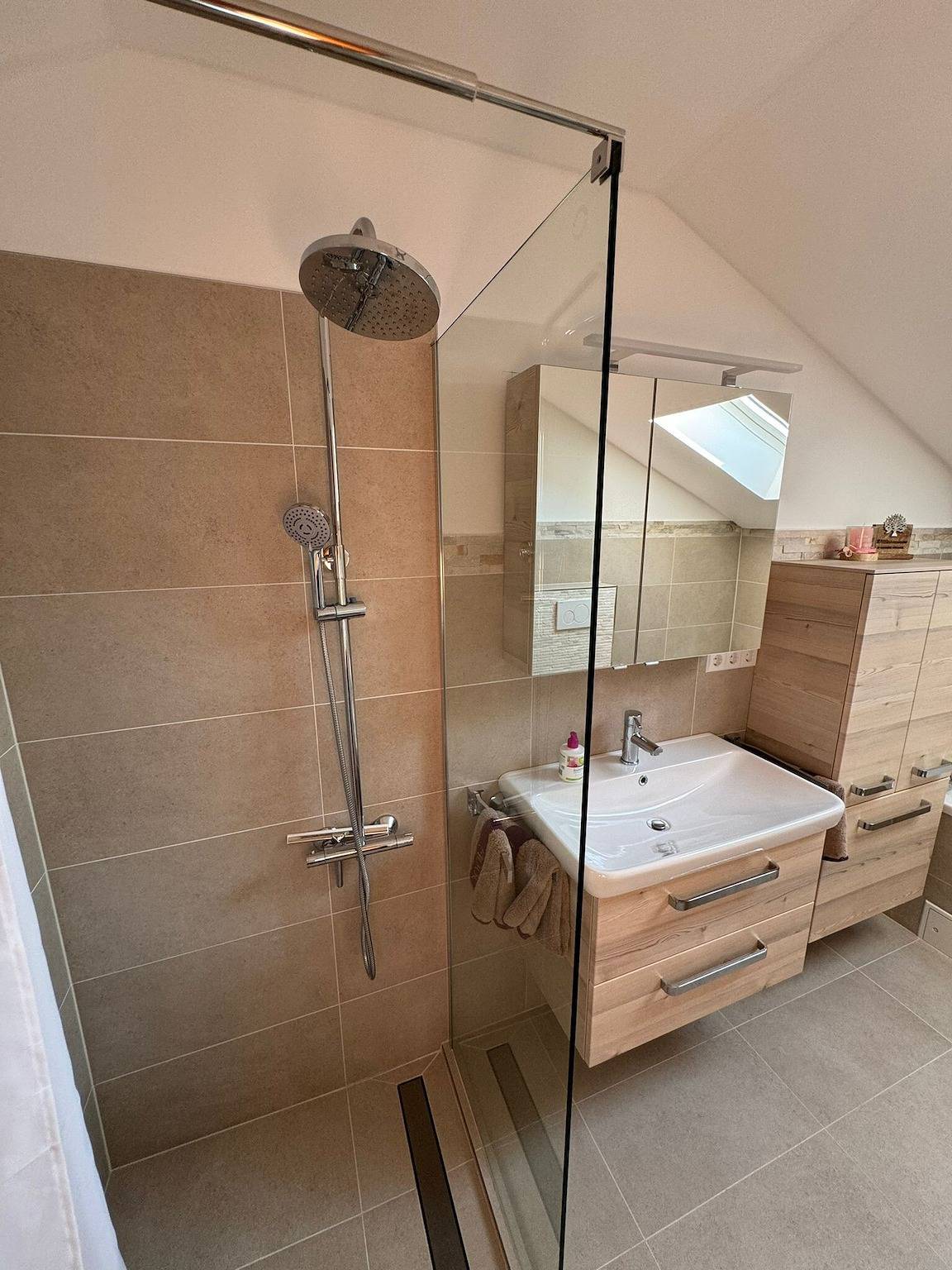 Ganze Wohnung, Ferienwohnung Waldblick mit privatem Pool, privater Terrasse und Wi-Fi in Thurmansbang, Ostbayern