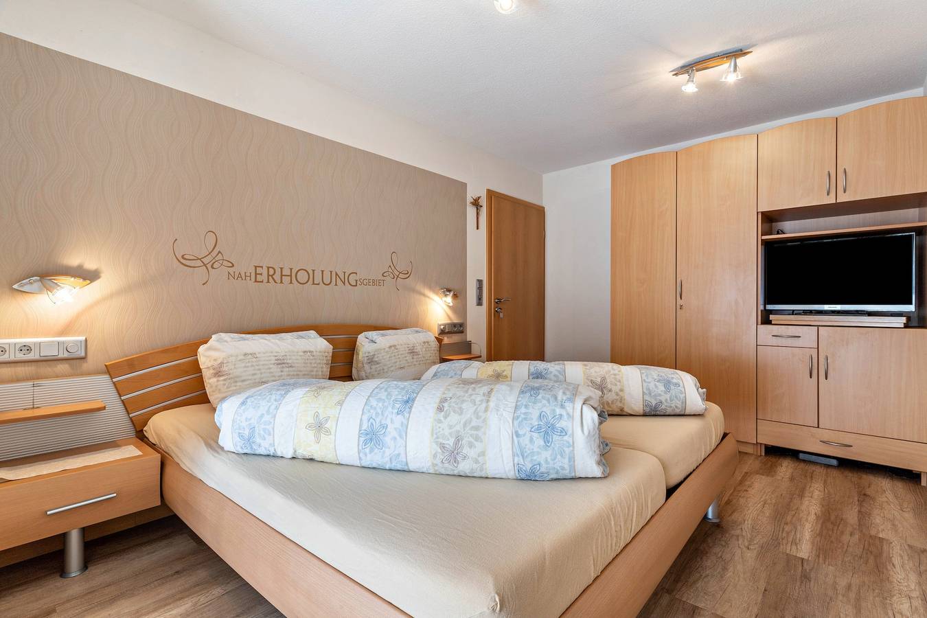 Gästehaus Gerda: Doppelzimmer 3 mit Bergblick, privatem Balkon und Wi-Fi in Bad Peterstal-Griesbach, Mittlerer Schwarzwald