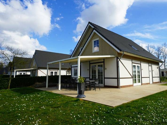 Ferienhaus für 12 Personen, mit Garten
