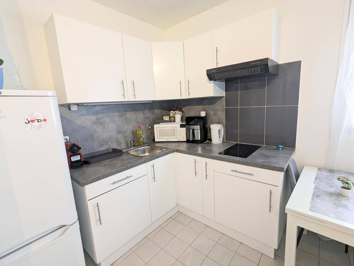 Appartement entier, One-Bedroom Apartment in Longjumeau, Essonne