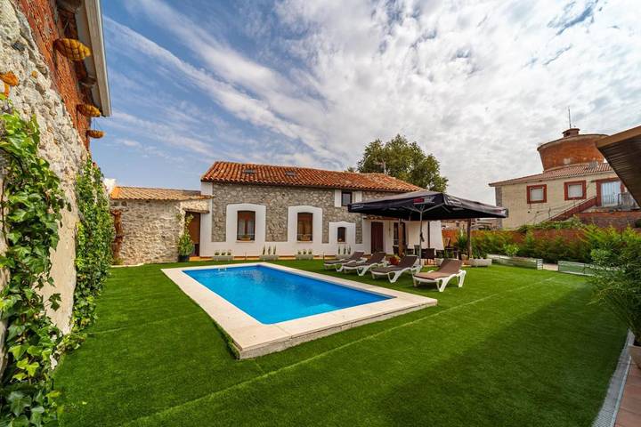 Casa rural para 12 personas, con piscina además de jacuzzi y jardín en Tierra de Pinares - 2