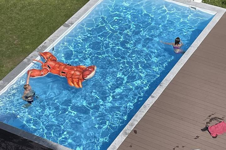 Ferienwohnung für 5 Personen, mit Balkon und Garten sowie Pool