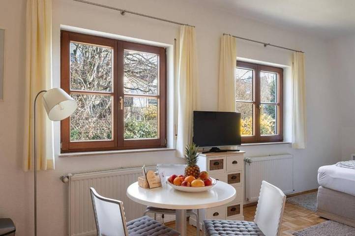 Ferienwohnung für 2 Personen, mit Ausblick und Balkon sowie Seeblick - 1