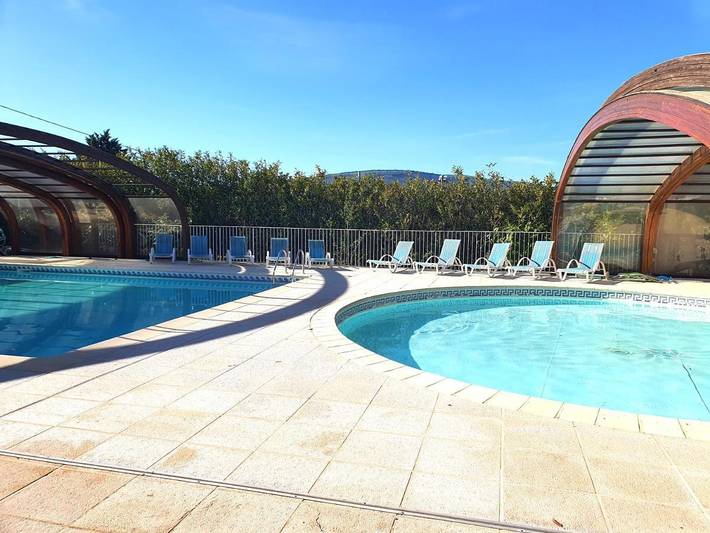 Location de vacances pour 4 personnes, avec vue et jardin ainsi que terrasse et piscine à Saint-Étienne-les-Orgues - 2