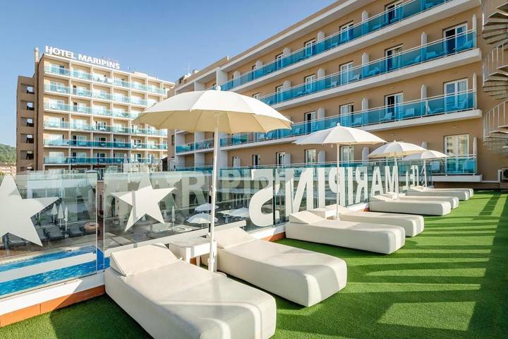Hôtel pour 4 personnes, avec jardin et terrasse ainsi que piscine et vue