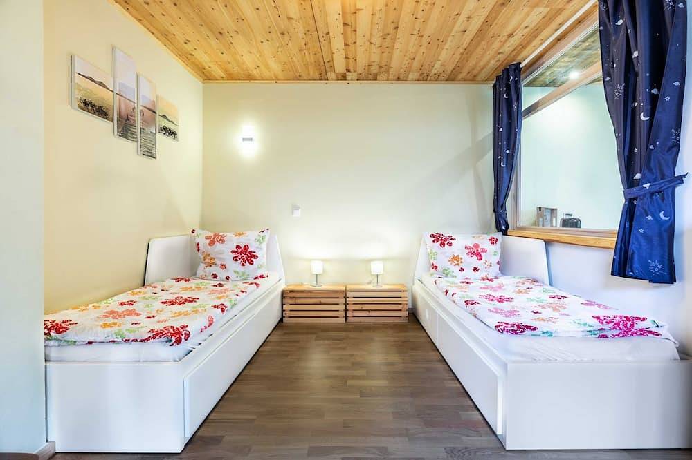 Ganze Wohnung, Ferienwohnung Sonne mit Terrasse, Kamin und Garten - Ferienhaus Sonne, Mond und in Steffenshagen, Bad Doberan & Umland