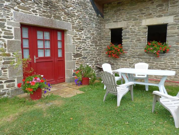 Location de vacances pour 3 personnes, avec vue et jardin à Lopérec - 2