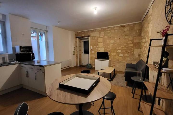 Gîte pour 4 personnes, avec terrasse, animaux acceptés à Saint-André-de-Cubzac - 3