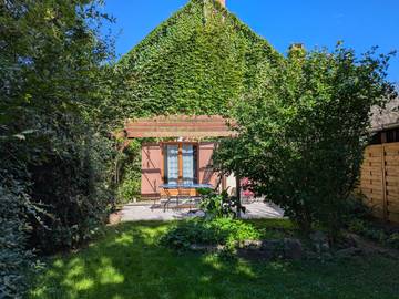 Gîte pour 4 personnes, avec jardin à Dampierre-en-Burly