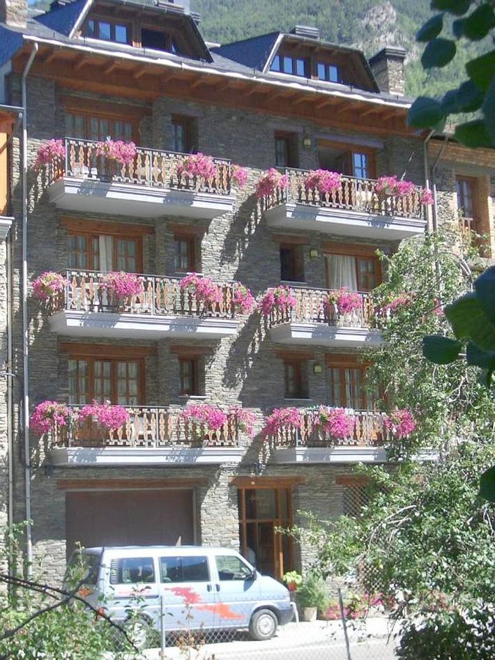 Gîte pour 6 personnes, avec balcon et vue à Alins - 2