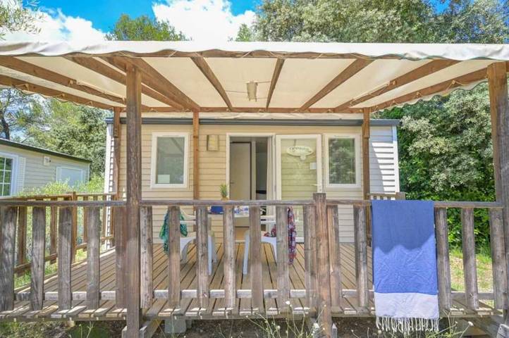 Mobil home pour 2 personnes, avec bassin pour enfant et piscine à Castries