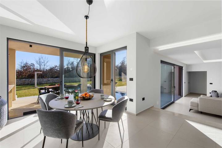 Ferienhaus für 4 Personen, mit Balkon/Terrasse und Garten sowie Pool in Sveti Petar u Šumi