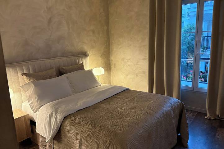 Entire apartment, Cozy Lakeside Apartment near Disneyland Paris in Serris, Seine-et-Marne