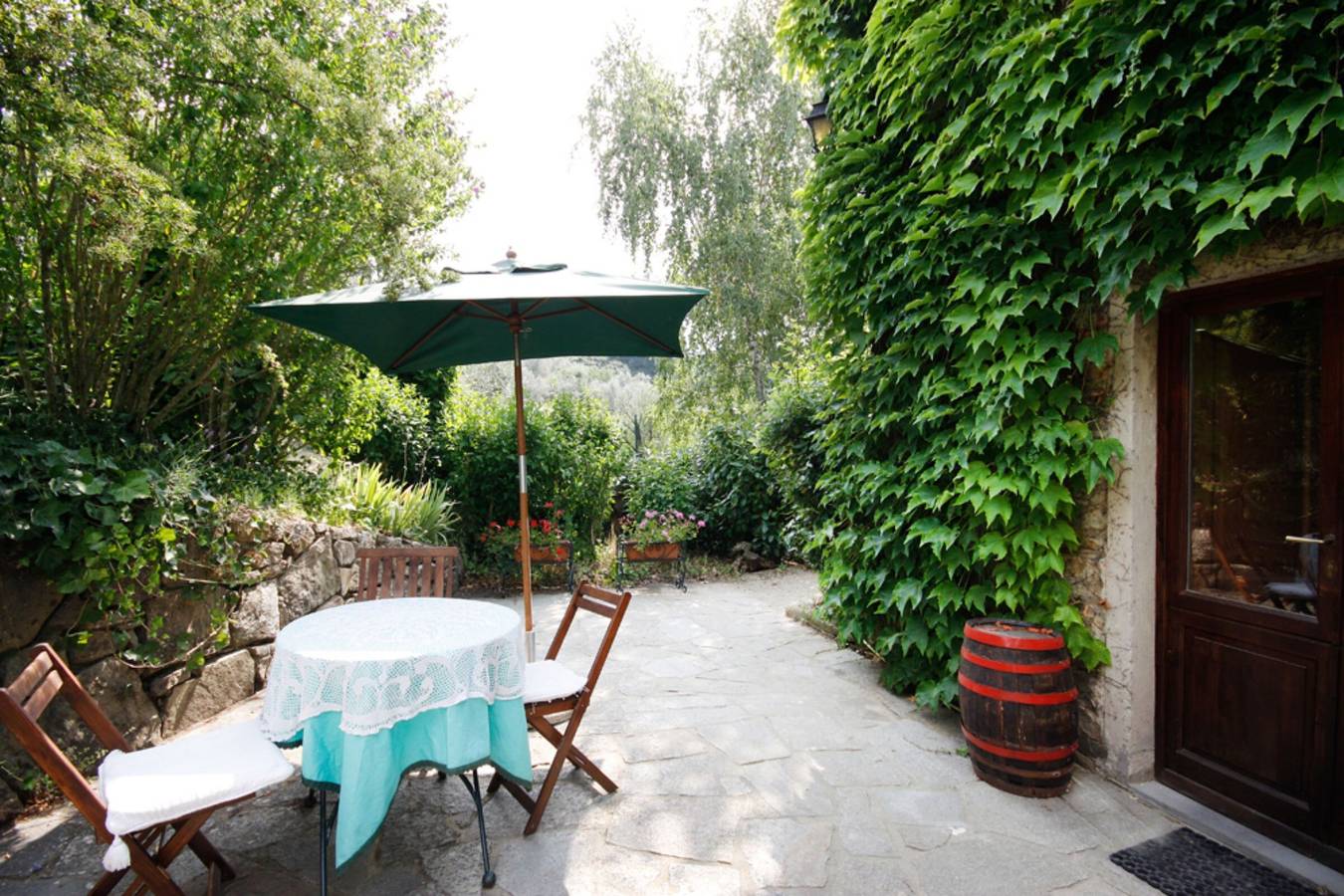 Orcio – Monolocale romántico con terraza privada junto a la piscina in Reggello, Valdarno