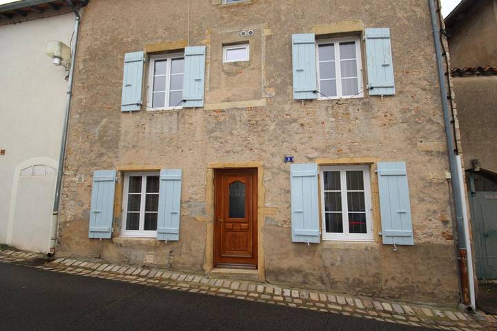 Gîte pour 10 personnes, avec jardin et terrasse, animaux acceptés à Cluny - 2